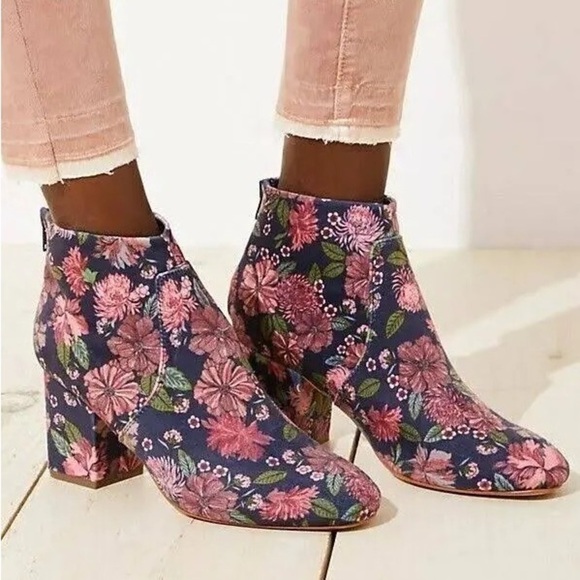 NEW W/O BOX LOFT Floral Velvet Ankle Booties - Picture 1 of 7